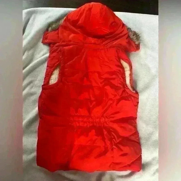GreenTea Red Faux Fur Puffer Vest size Small - Picture 7 of 11